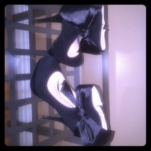 SOLD---Sassy Classy Blk Heel!